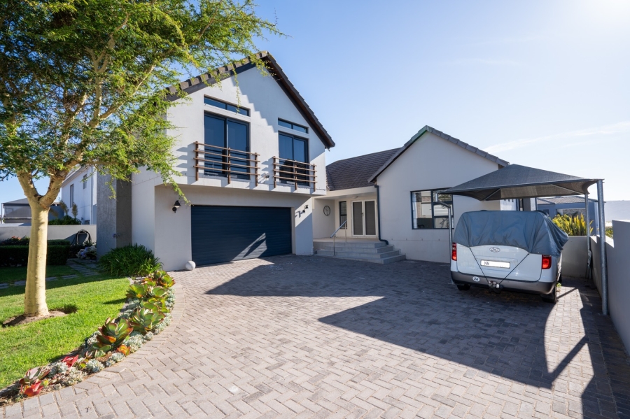 5 Bedroom Property for Sale in Myburgh Park Western Cape